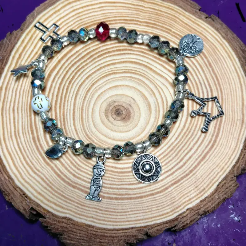 Pulsera con dijes y cuentas rosas - 2