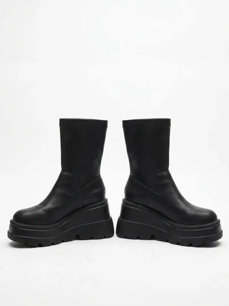 Botas negras con plataforma - 1
