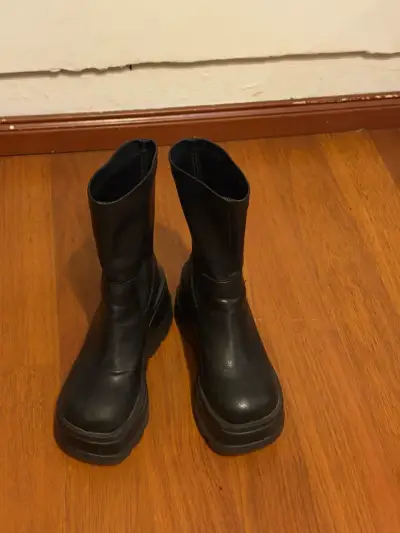 Botas negras con plataforma - miniatura 3
