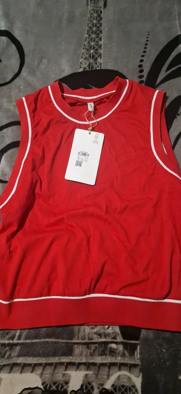 Polera sin mangas roja nueva