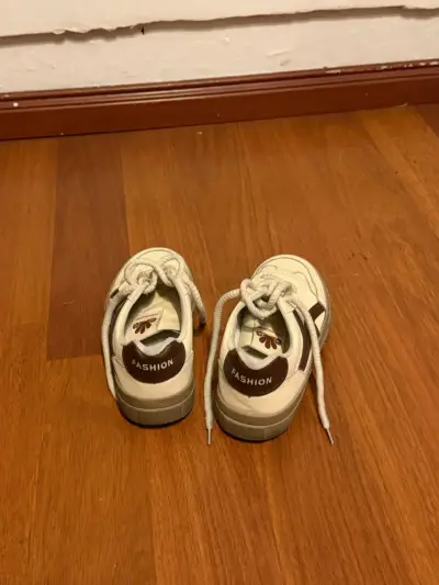 Zapatillas blancas de calle - miniatura 4