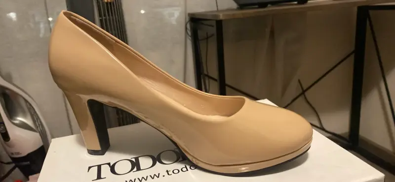 Zapatos de taco alto beige