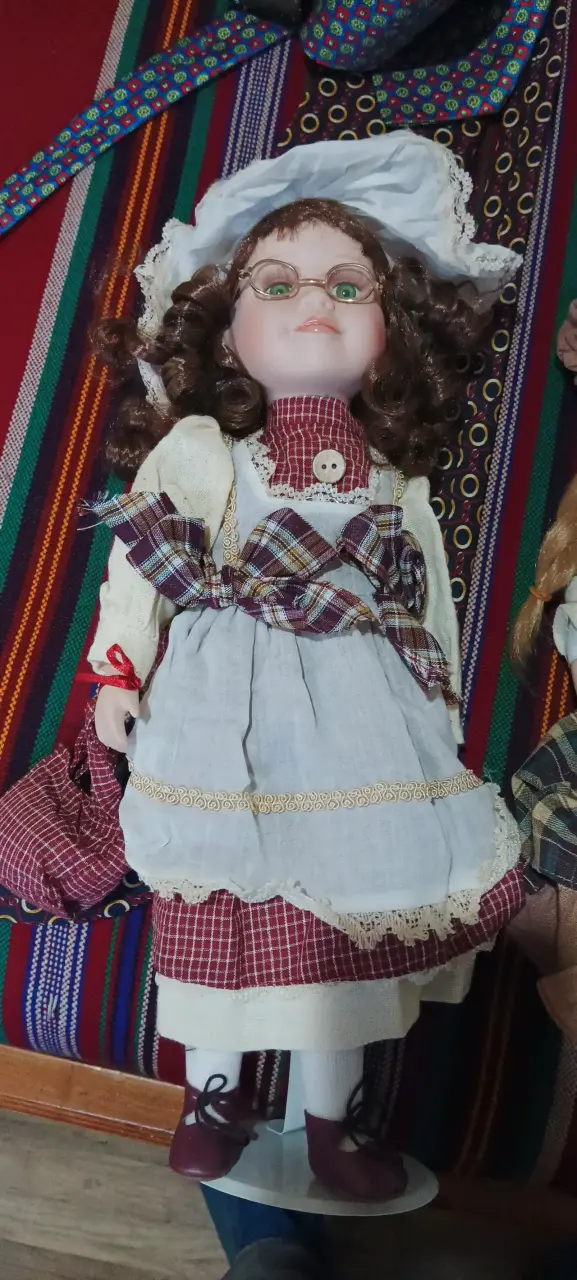 Muñeca de porcelana vintage - 5