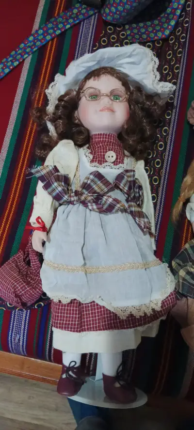 Muñeca de porcelana vintage - miniatura 5
