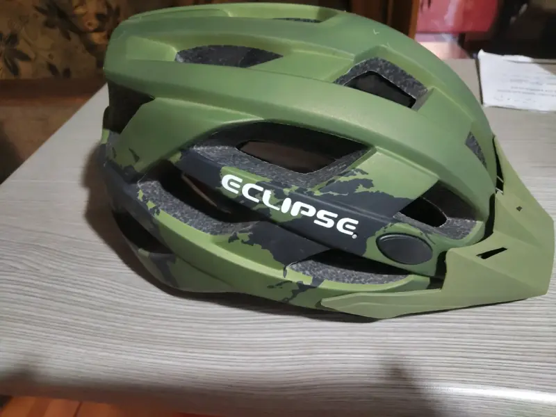 Casco de ciclismo verde - 2