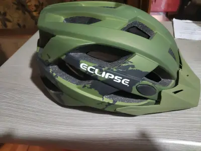 Casco de ciclismo verde - miniatura 2