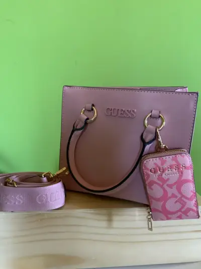 Bolso Guess rosado con monedero - miniatura 1