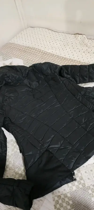 $6.000 Chaqueta acolchada negra - miniatura 1