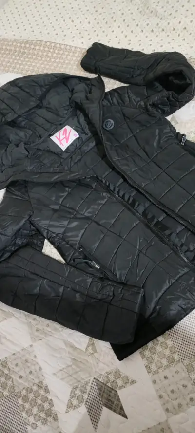 $6.000 Chaqueta acolchada negra - miniatura 4