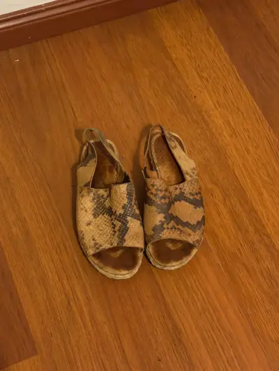 Sandalias de piel de serpiente - miniatura 1