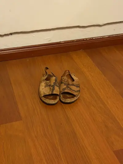 Sandalias de piel de serpiente - miniatura 2