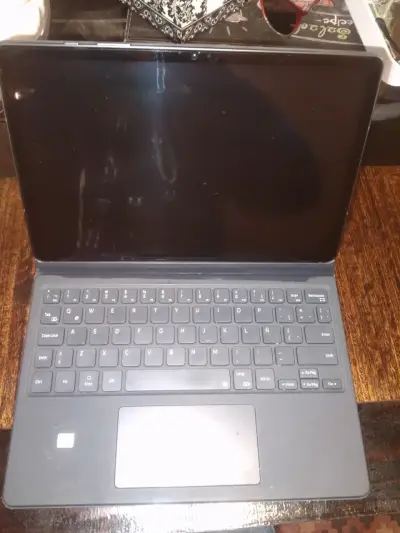 Tablet con teclado negro - miniatura 1