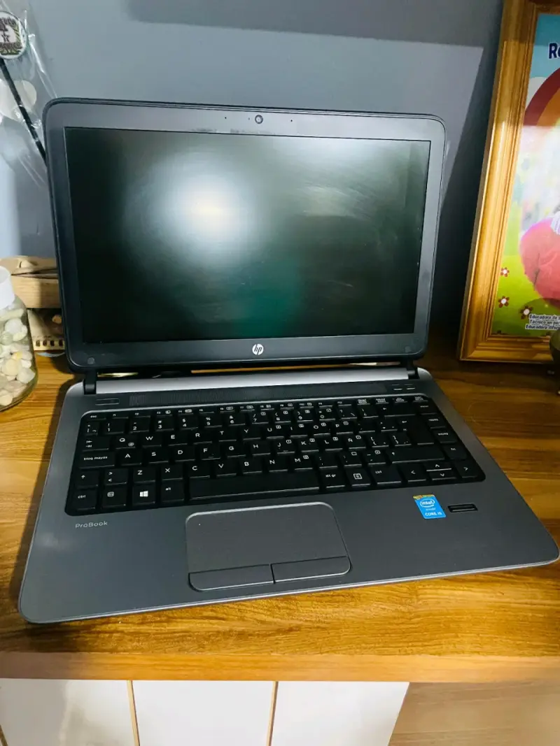 Laptop HP ProBook usada - 1