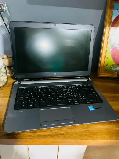 Laptop HP ProBook usada - miniatura 1