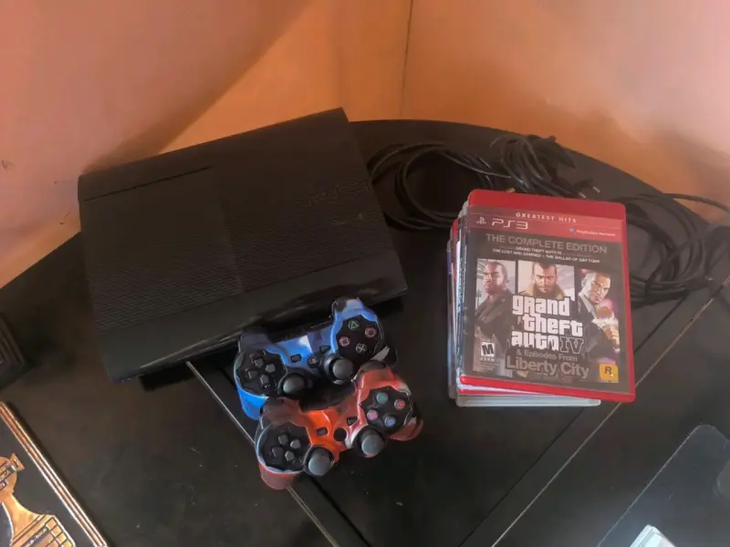 Consola PS3 con juegos y controles