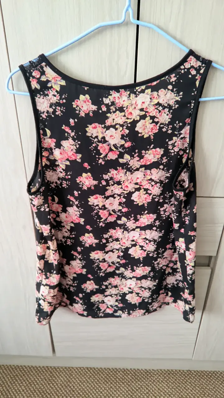 Blusa negra floreada con encaje M - 2