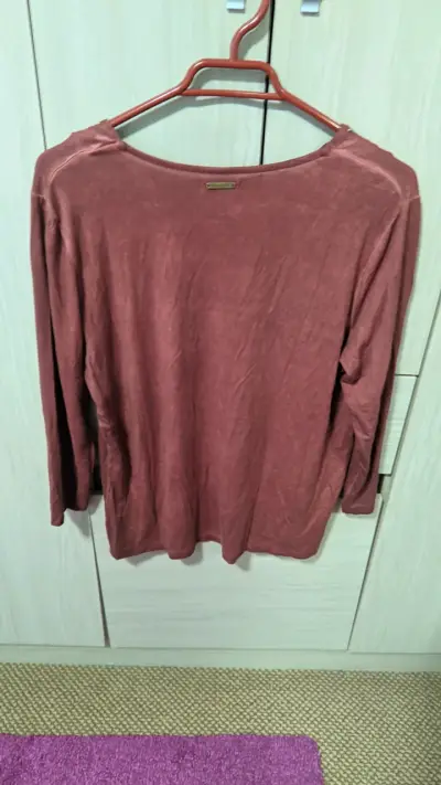 Polera Granate Con Tachas Greenfield S - miniatura 2