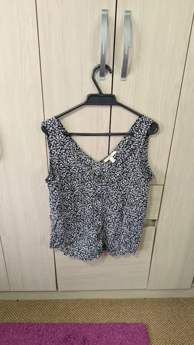 Blusa negra con estampado floral Esprit 38 - miniatura 1