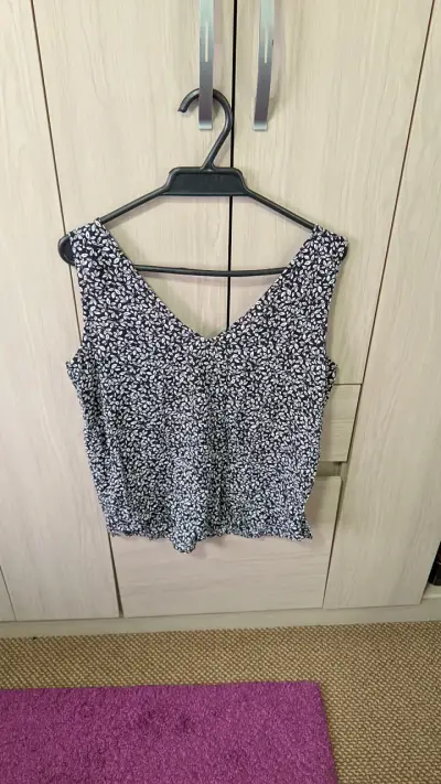 Blusa negra con estampado floral Esprit 38 - miniatura 2