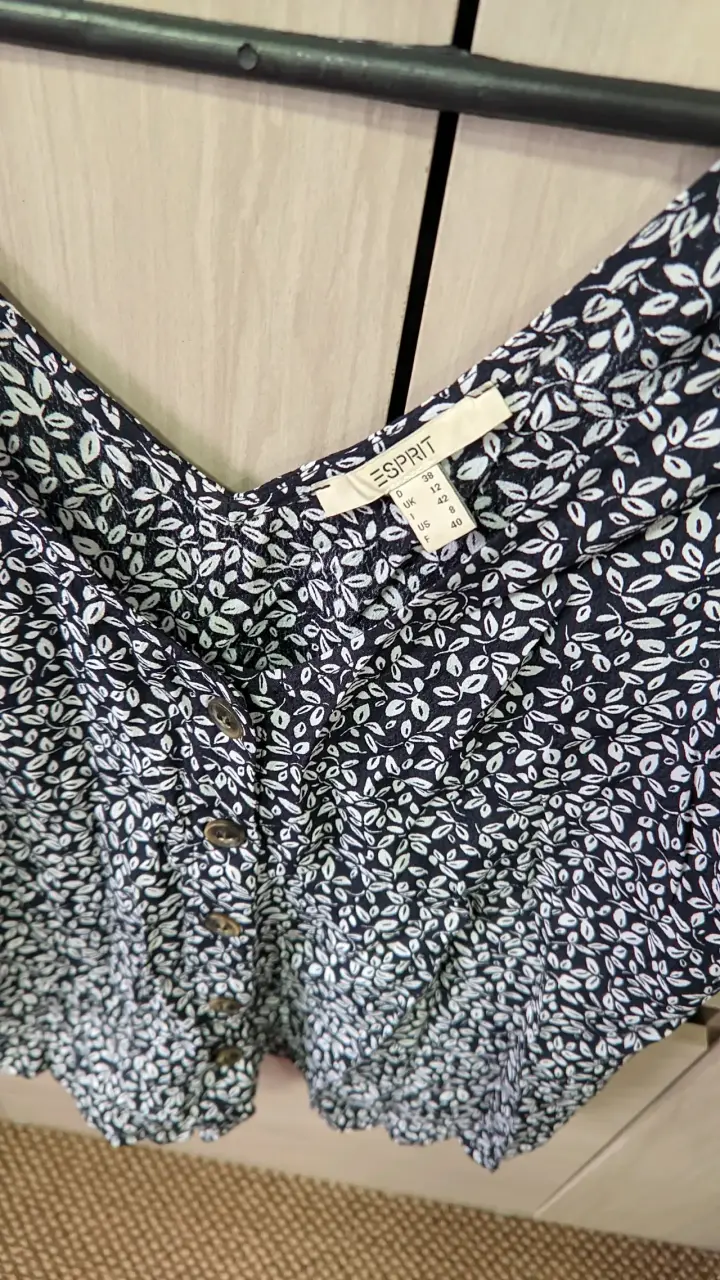 Blusa negra con estampado floral Esprit 38 - 3