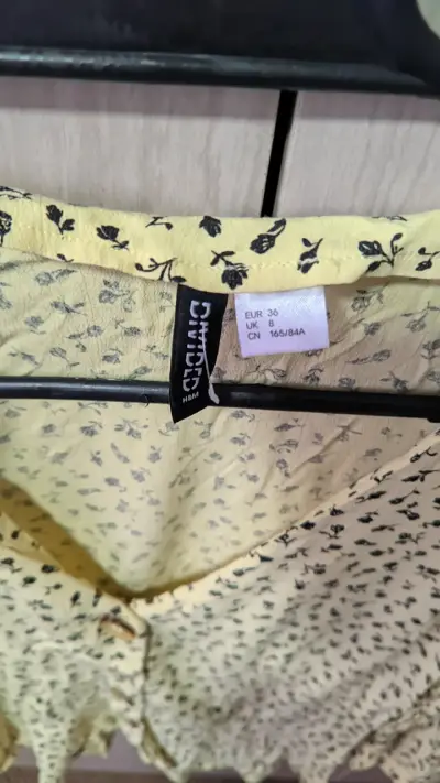 Blusa amarilla con patrón floral Divided 36 - miniatura 3