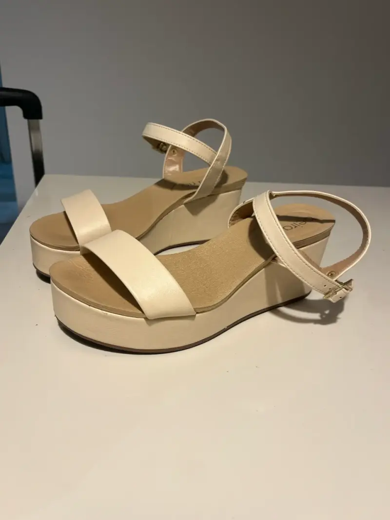 Sandalias beige con plataforma - 2