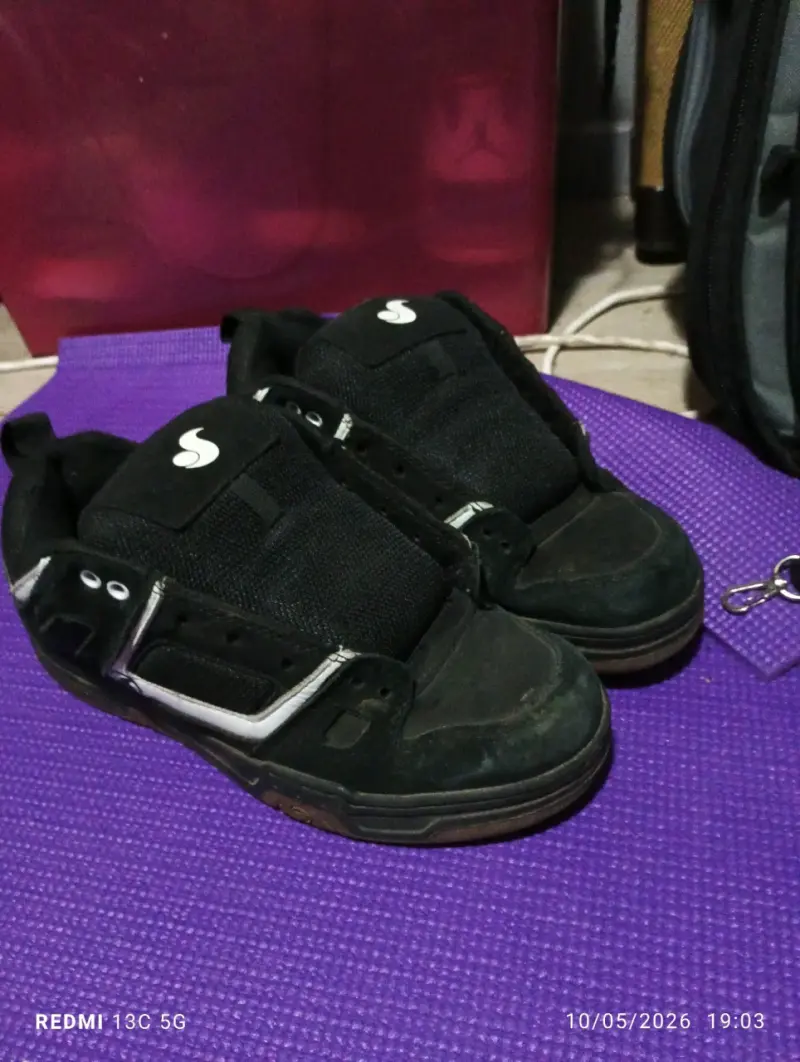 se venden dvs negras con blanco - 1