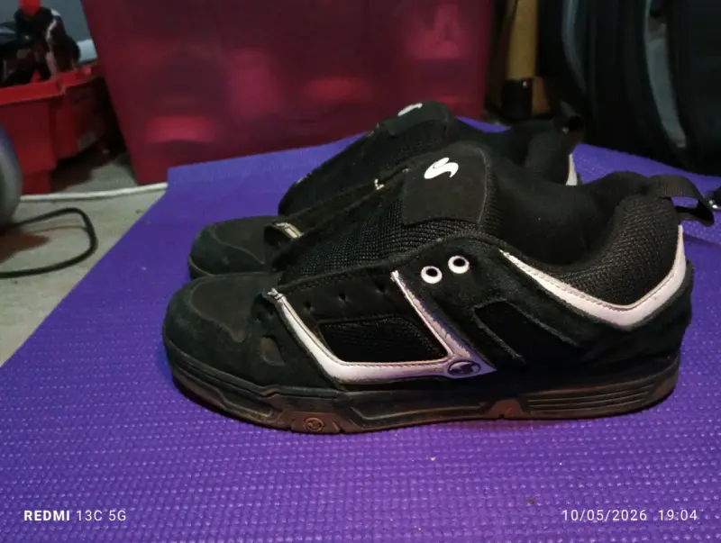 se venden dvs negras con blanco - 4