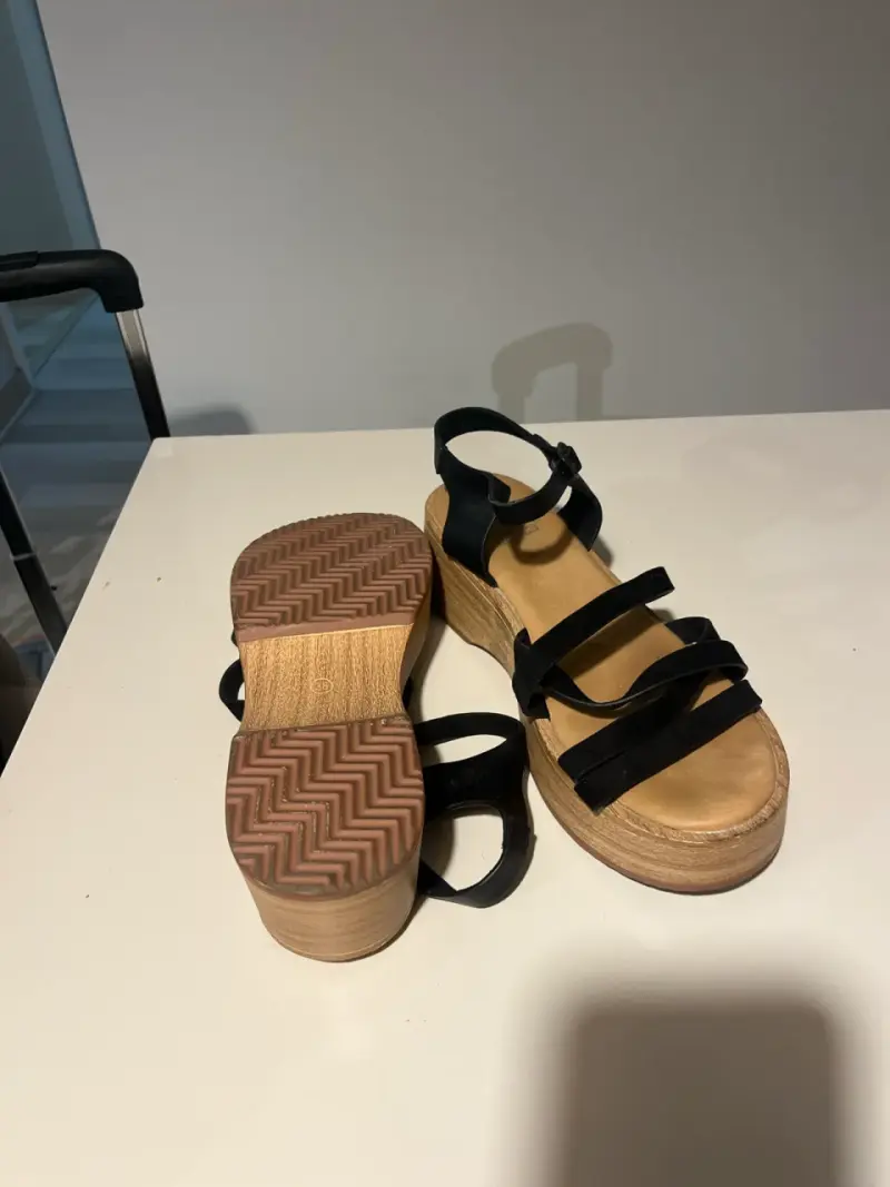 Sandalias negras con plataforma Gotta - 3