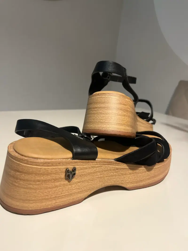 Sandalias negras con plataforma Gotta - 4