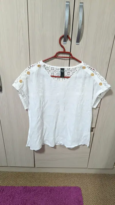 Blusa blanca  botones decorativos Lorenz di Pontti - miniatura 1