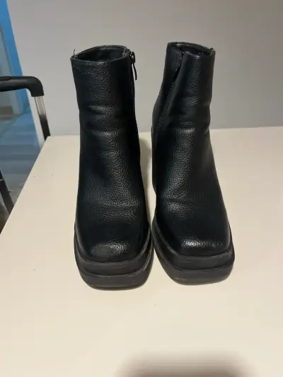 Botines negros de cuero - miniatura 1