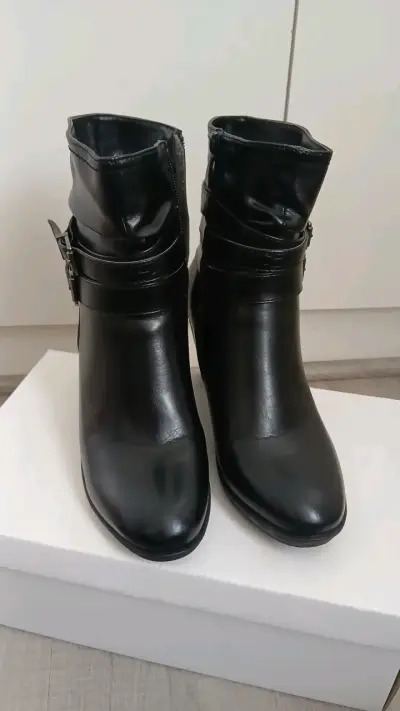 Botines negros de taco - miniatura 1
