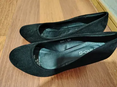 Zapatos negros de tacón bajo - miniatura 1