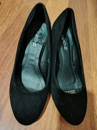 Zapatos negros de tacón bajo - miniatura 2