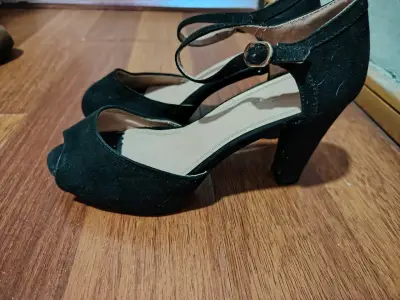 Zapatos de tacón negros - miniatura 2