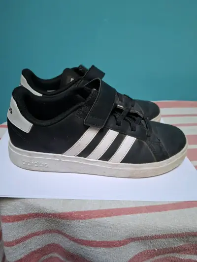 Zapatillas Adidas negras Grand Court - miniatura 2