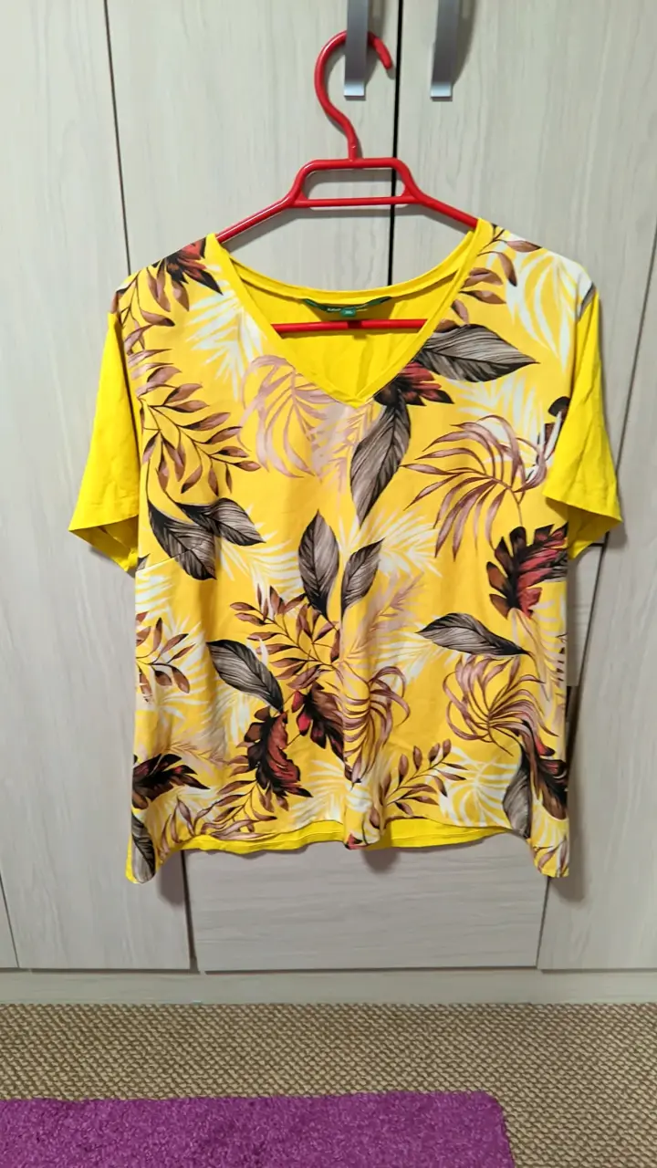 Polera amarilla floreada XL - 1