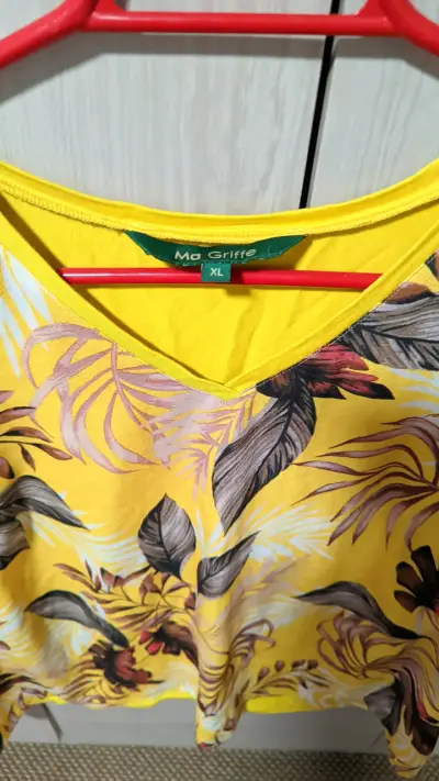Polera amarilla floreada XL - miniatura 3