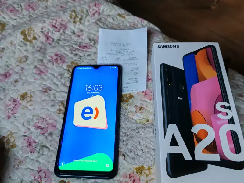 Samsung Galaxy A20 con caja - 1