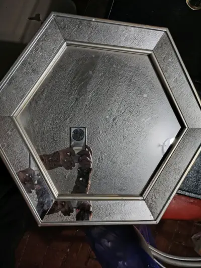 Espejo hexagonal decorativo - miniatura 1