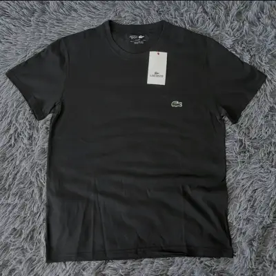Polera negra Lacoste etiqueta - miniatura 1