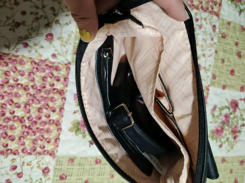 Cartera negra de mano elegante - 3