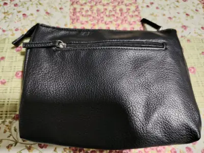 Cartera negra de mano elegante - miniatura 4