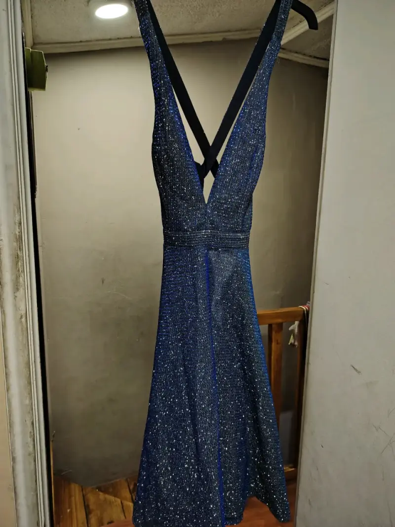 Vestido azul con brillo elegante