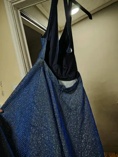 Vestido azul con brillo elegante - miniatura 3