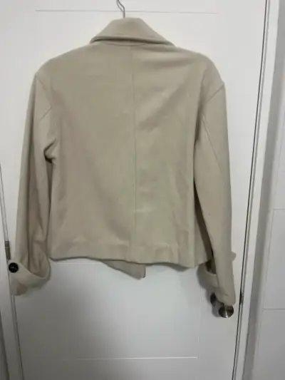 Abrigo beige elegante - miniatura 2