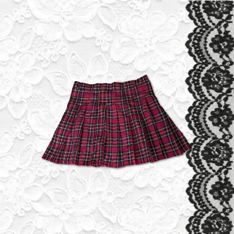 Falda fucsia a cuadros.