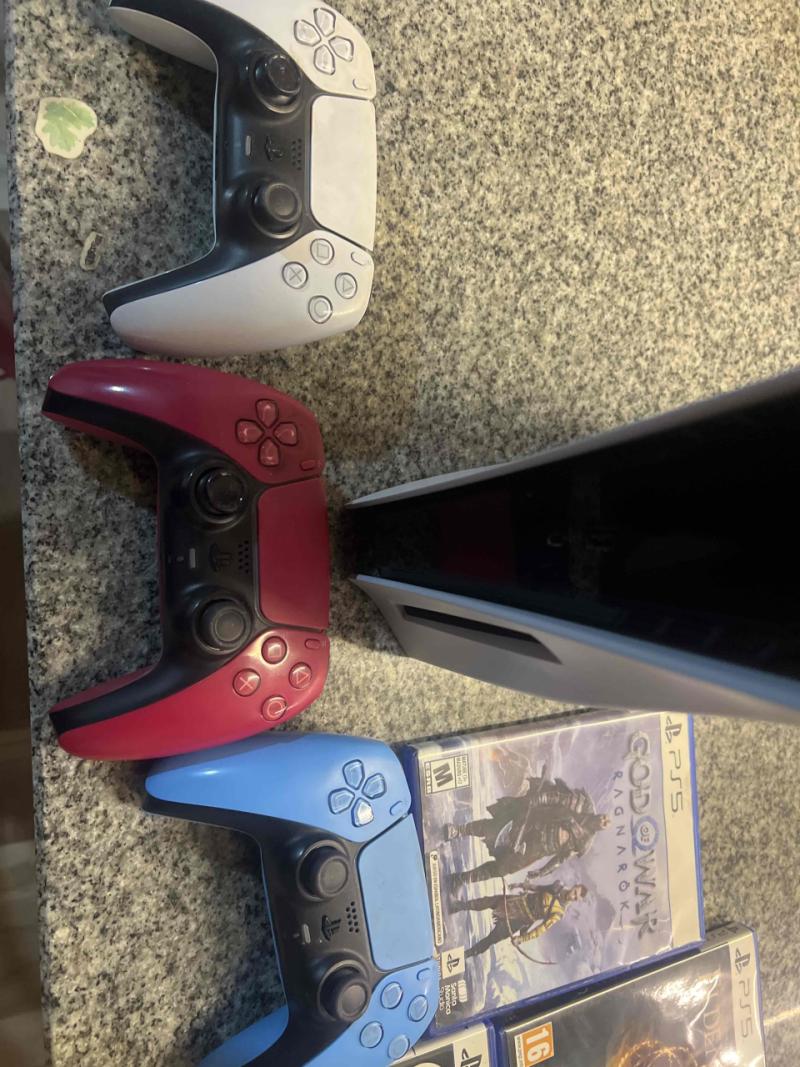 Consola PS5 con accesorios y juegos - 3