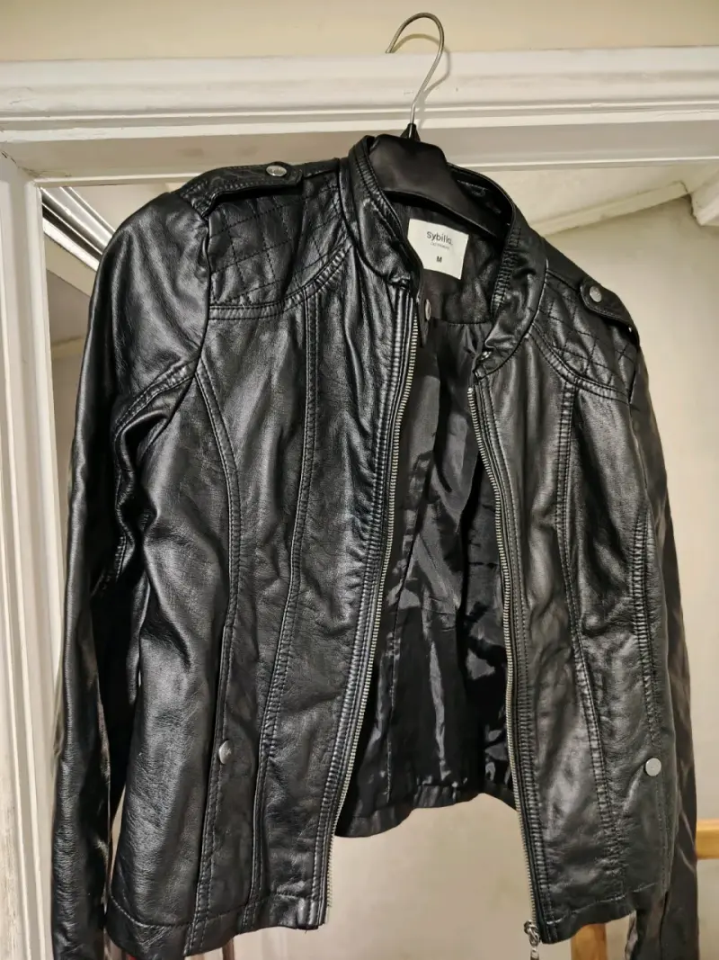Chaqueta de cuero negra Sybilla